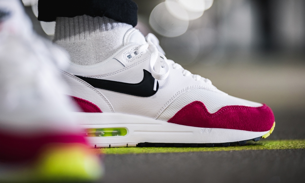 Air max 1 pink volt hot sale